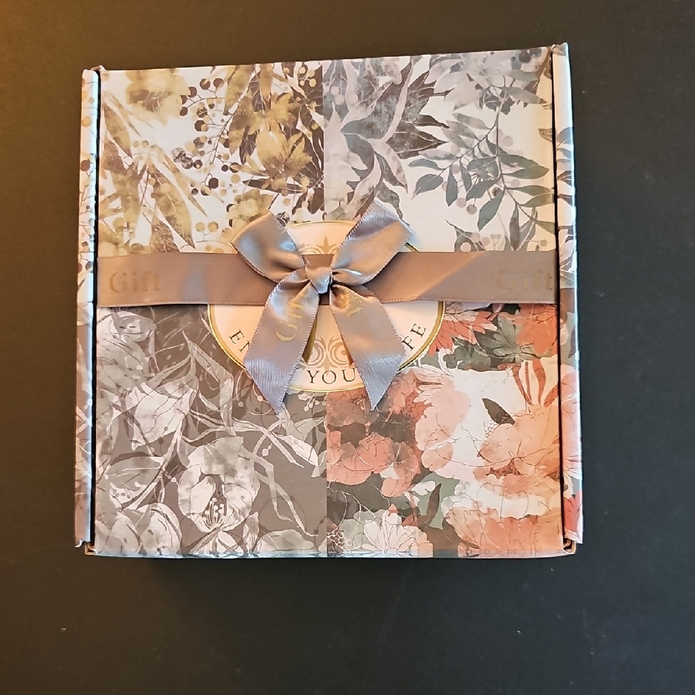 Floral Gift Box with Ribbon - Picture 1 of 5